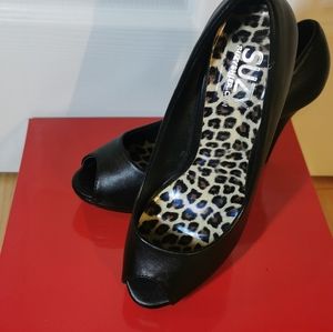 Ladies size 9 peep toe, black heels